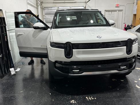Used 2023 Rivian R1S Adventure AWD/4WD image 6