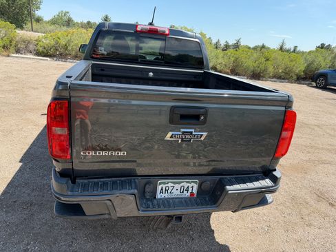 Used 2015 Chevrolet Colorado Z71 w/ LPO, Gearon Divider Package AWD/4WD image 9