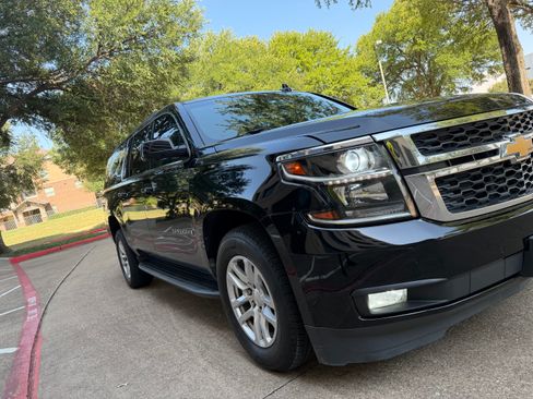 Used 2017 Chevrolet Suburban LT RWD image 14