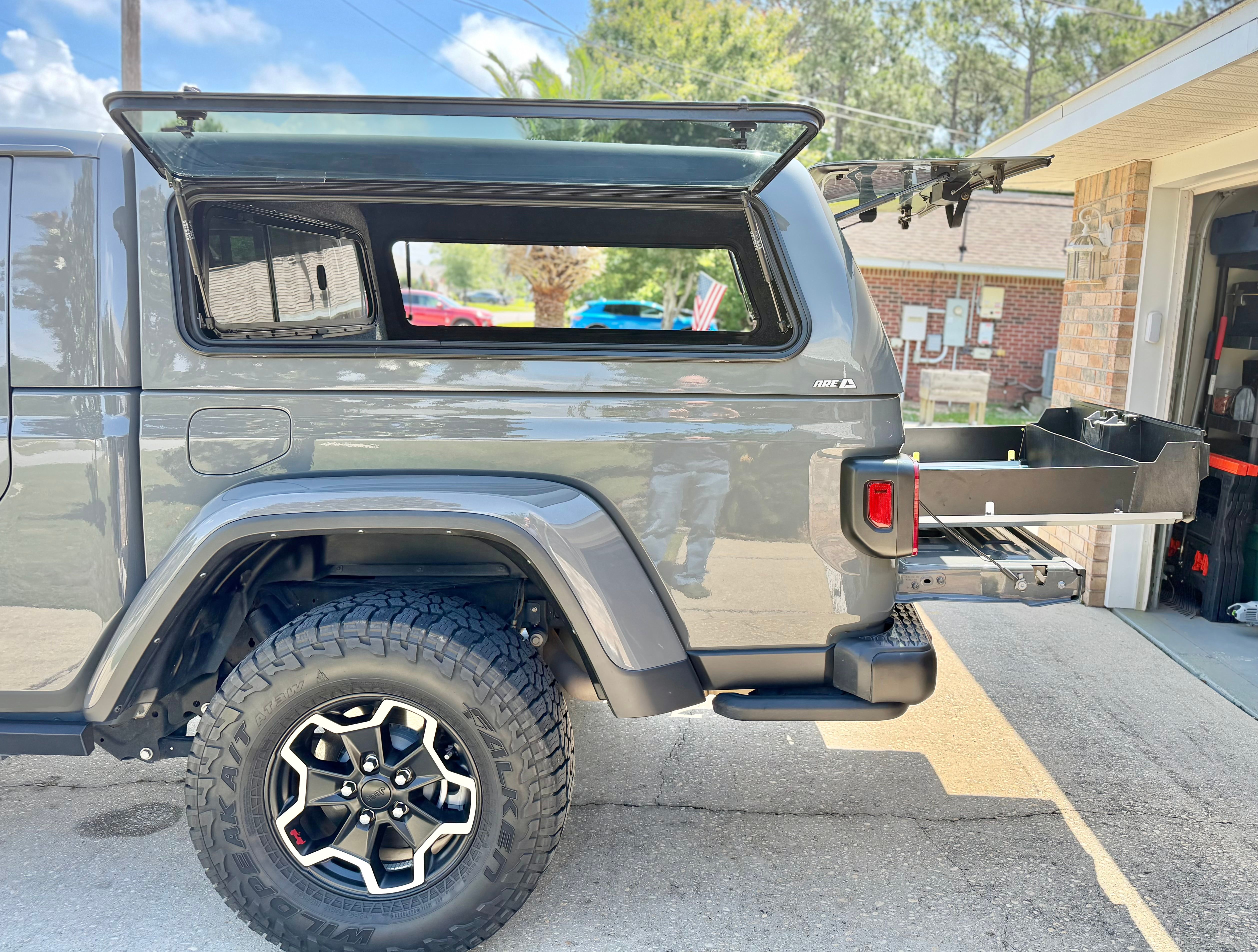 Used 2023 Jeep Gladiator Rubicon w/ Trailer Tow Package AWD/4WD image 14