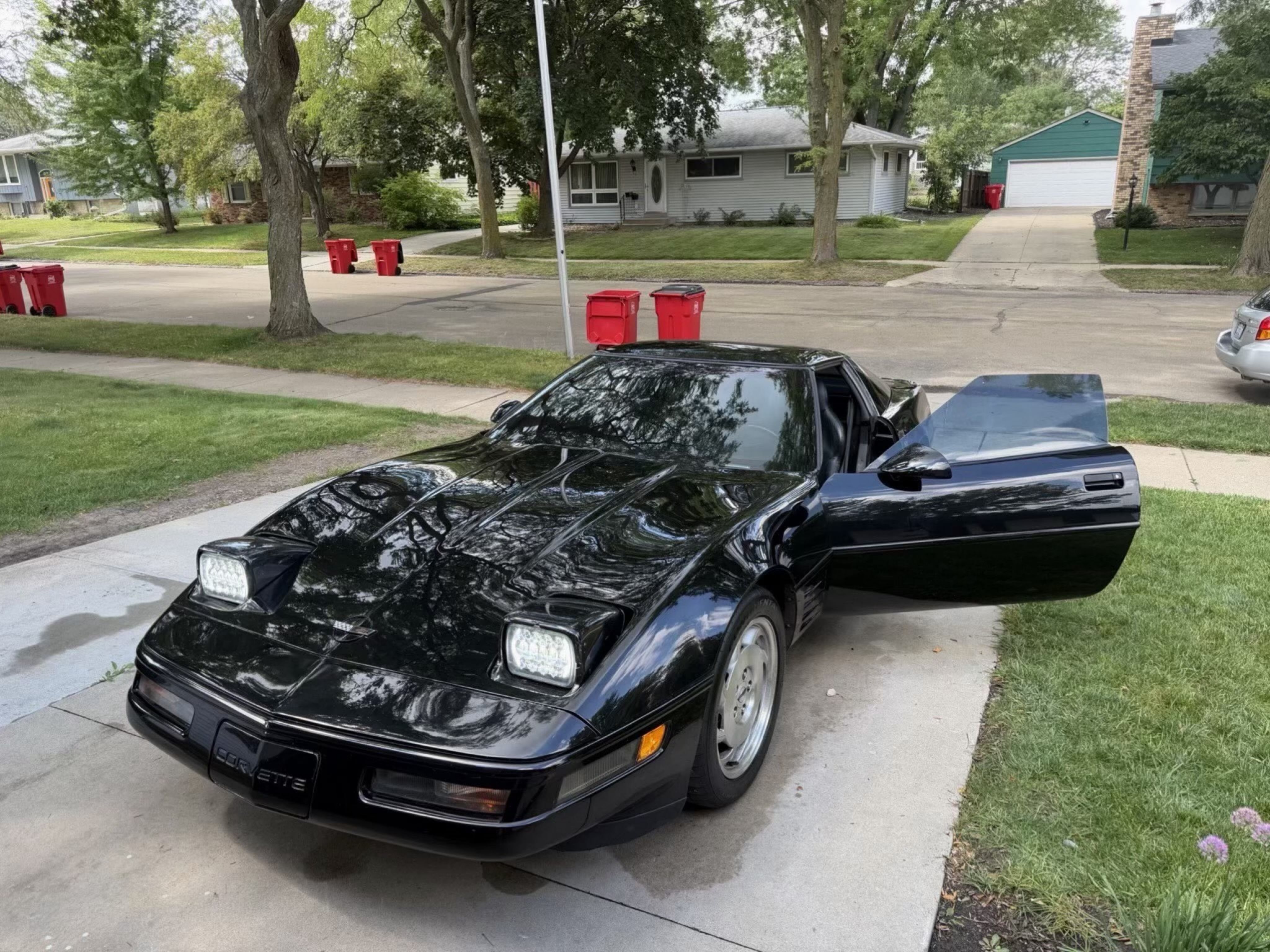 Used 1994 Chevrolet Corvette Coupe RWD image 2