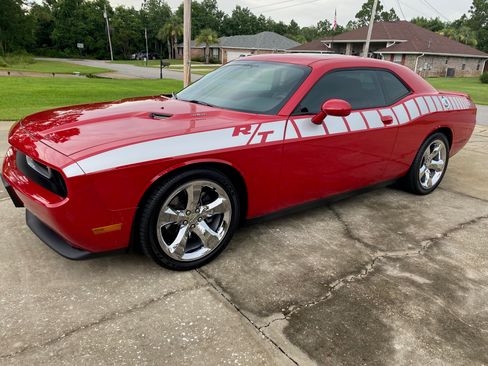 Used 2014 Dodge Challenger R/T Plus image 2