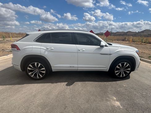 Used 2022 Volkswagen Atlas Cross Sport SEL Premium R-Line image 1