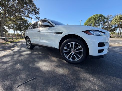 Used 2018 Jaguar F-PACE Premium image 9