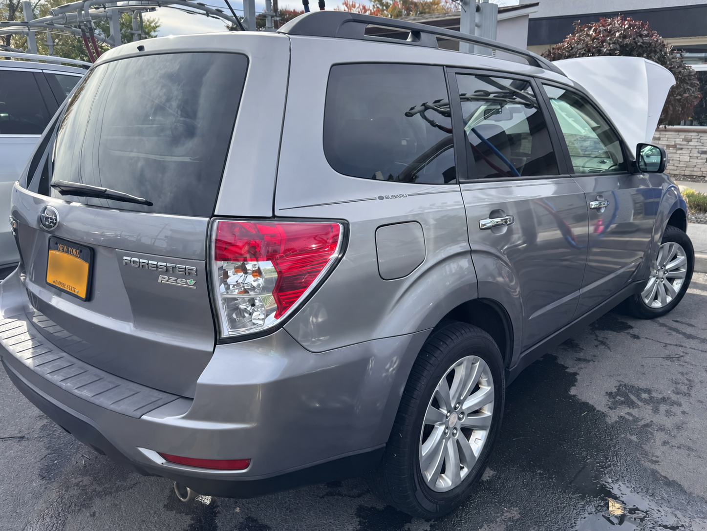 Used 2011 Subaru Forester 2.5X Premium w/ All-Weather Pkg AWD/4WD image 23