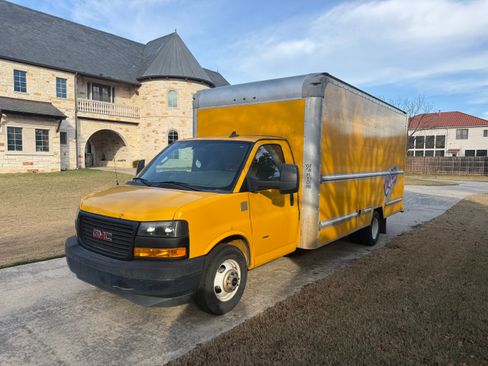 Used 2018 GMC Savana 3500 Extended w/ Driver Convenience Package image 6