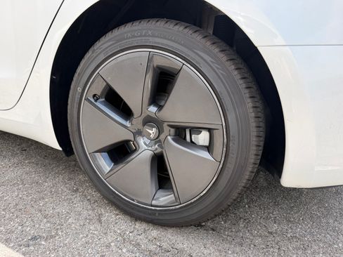 Used 2023 Tesla Model 3 Standard Range RWD image 9