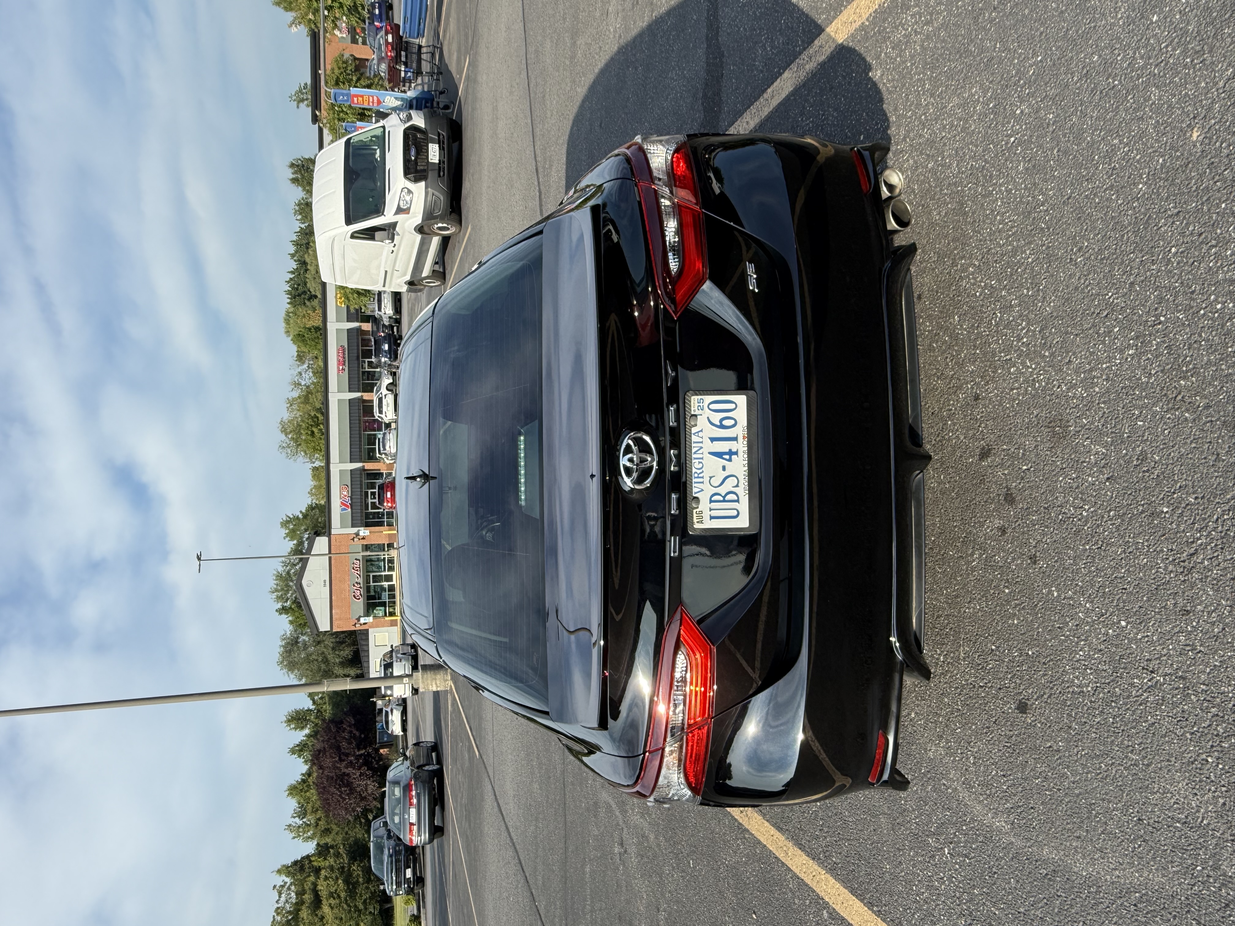 Used 2021 Toyota Camry SE w/ Cold Weather Package FWD image 8