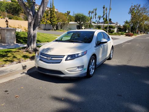 Used 2013 Chevrolet Volt Premium w/ Premium Trim Package image 1