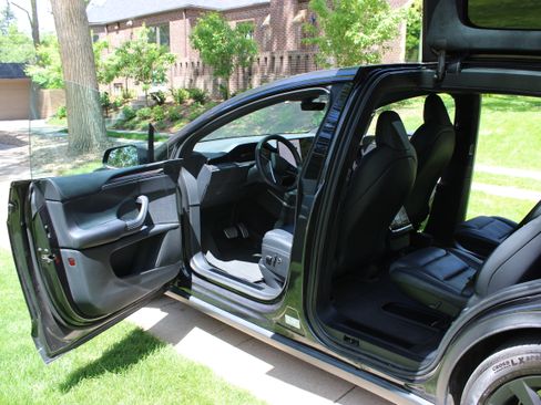 Used 2024 Tesla Model X AWD/4WD image 6