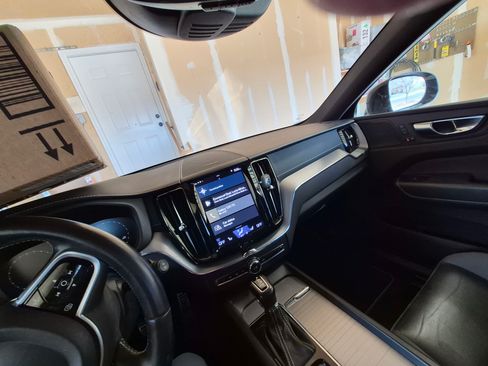 Used 2021 Volvo XC60 T5 R-Design w/ Protection Package Premier image 11