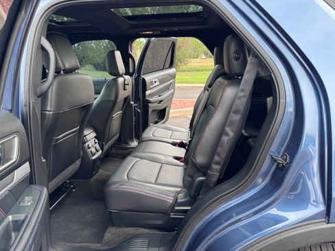 Used 2018 Ford Explorer Sport w/ Equipment Group 401A AWD/4WD image 18