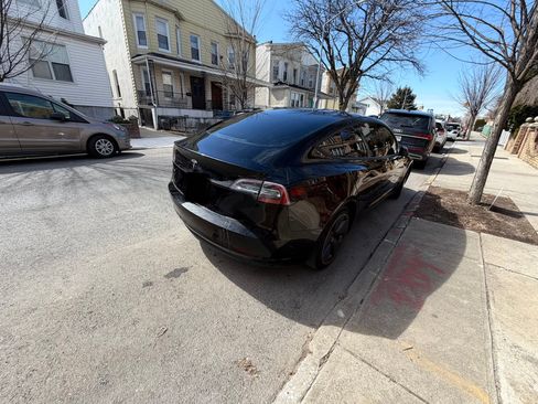 Used 2021 Tesla Model 3 Standard Range Plus image 4