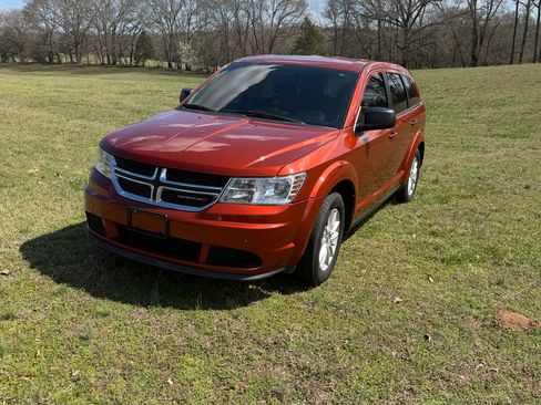 Used 2014 Dodge Journey American Value Package w/ Flexible Seating Group image 2