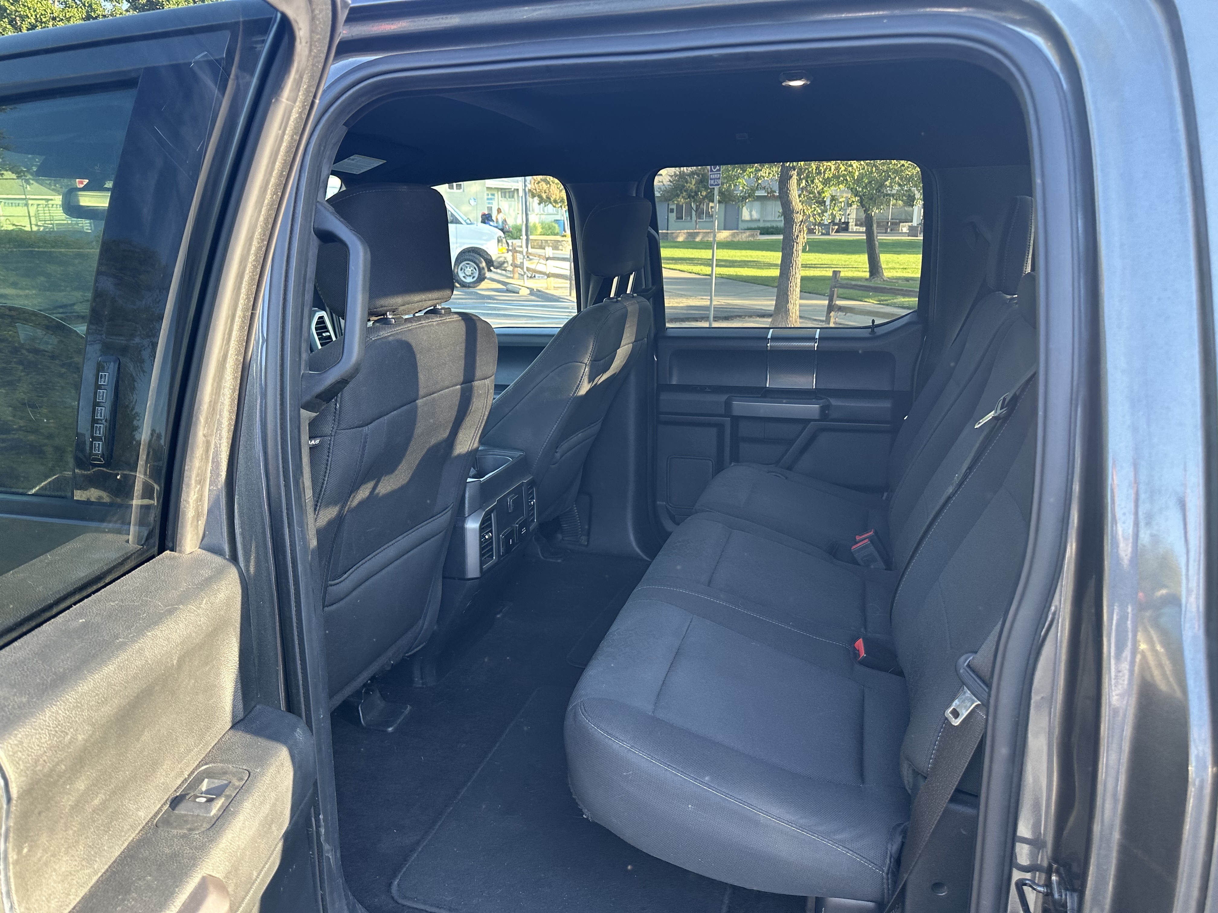 Used 2018 Ford F150 XLT w/ Equipment Group 302A Luxury AWD/4WD image 12