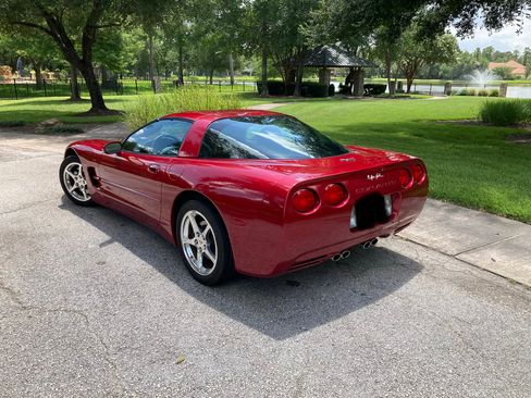 Used 2004 Chevrolet Corvette Coupe w/ Roof Package RWD image 9