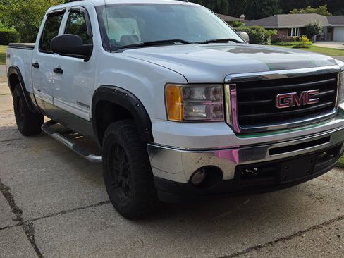 Used 2011 GMC Sierra 1500 SLE w/ SLE Preferred Package AWD/4WD image 1