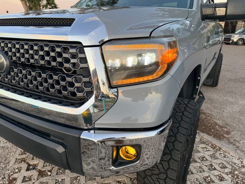 Used 2018 Toyota Tundra SR5 w/ SR5 Upgrade Package image 6