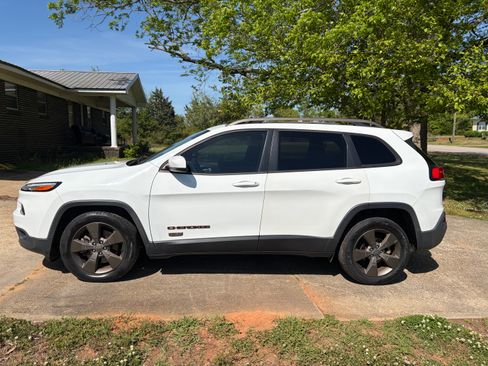 Used 2016 Jeep Cherokee 75th Anniversary FWD image 4
