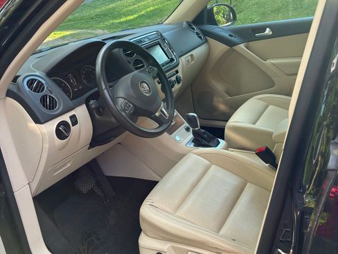Used 2017 Volkswagen Tiguan S AWD/4WD image 9