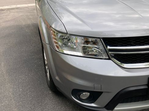 Used 2017 Dodge Journey SXT w/ Comfort/Convenience Group FWD image 2
