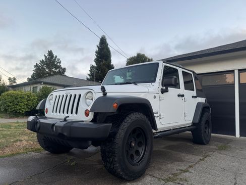 Used 2011 Jeep Wrangler Unlimited Sport AWD/4WD image 5