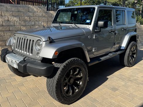 Used 2015 Jeep Wrangler Unlimited Sahara w/ Max Tow Package AWD/4WD image 4