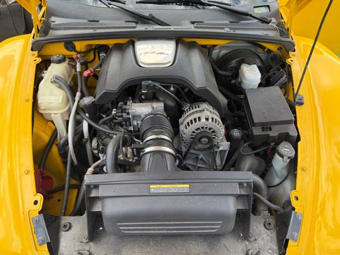 Used 2004 Chevrolet SSR w/ Preferred Equipment Group RWD image 13