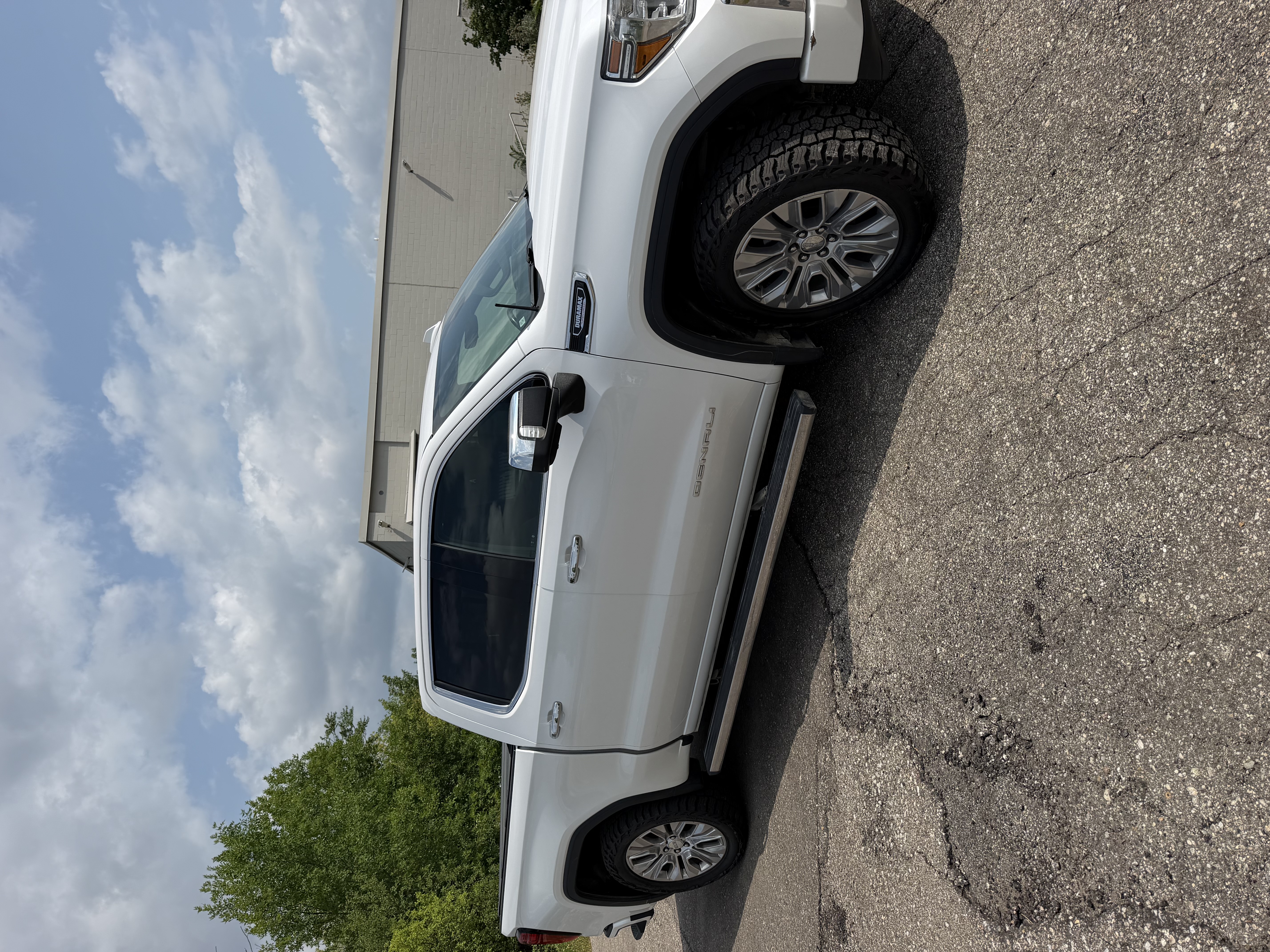 Used 2020 GMC Sierra 1500 Denali w/ Denali Ultimate Package AWD/4WD image 9