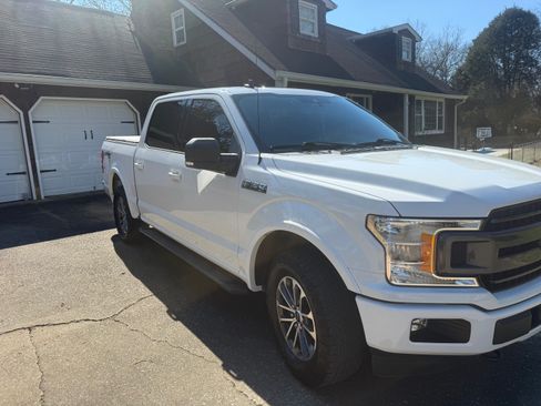 Used 2019 Ford F150 XLT w/ Equipment Group 302A Luxury AWD/4WD image 4