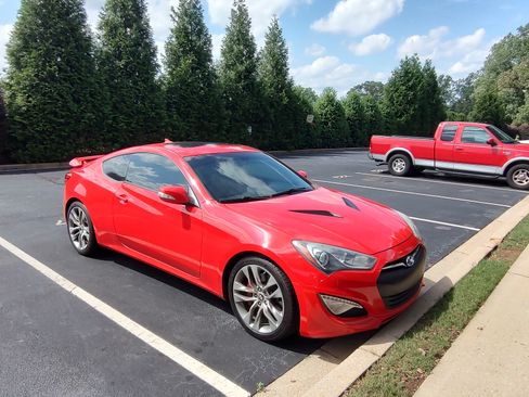 Used 2013 Hyundai Genesis 3.8 image 4