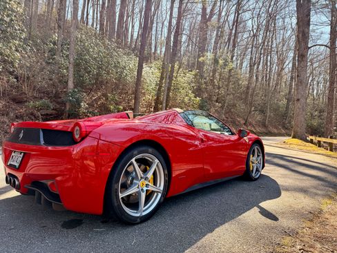 Used 2014 Ferrari 458 Spider RWD image 8