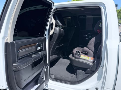 Used 2024 RAM 2500 Laramie AWD/4WD image 9