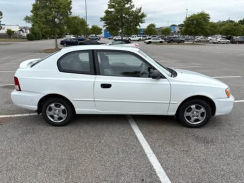 Used 2002 Hyundai Accent GS FWD image 1