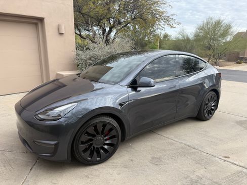 Used 2022 Tesla Model Y Performance image 1