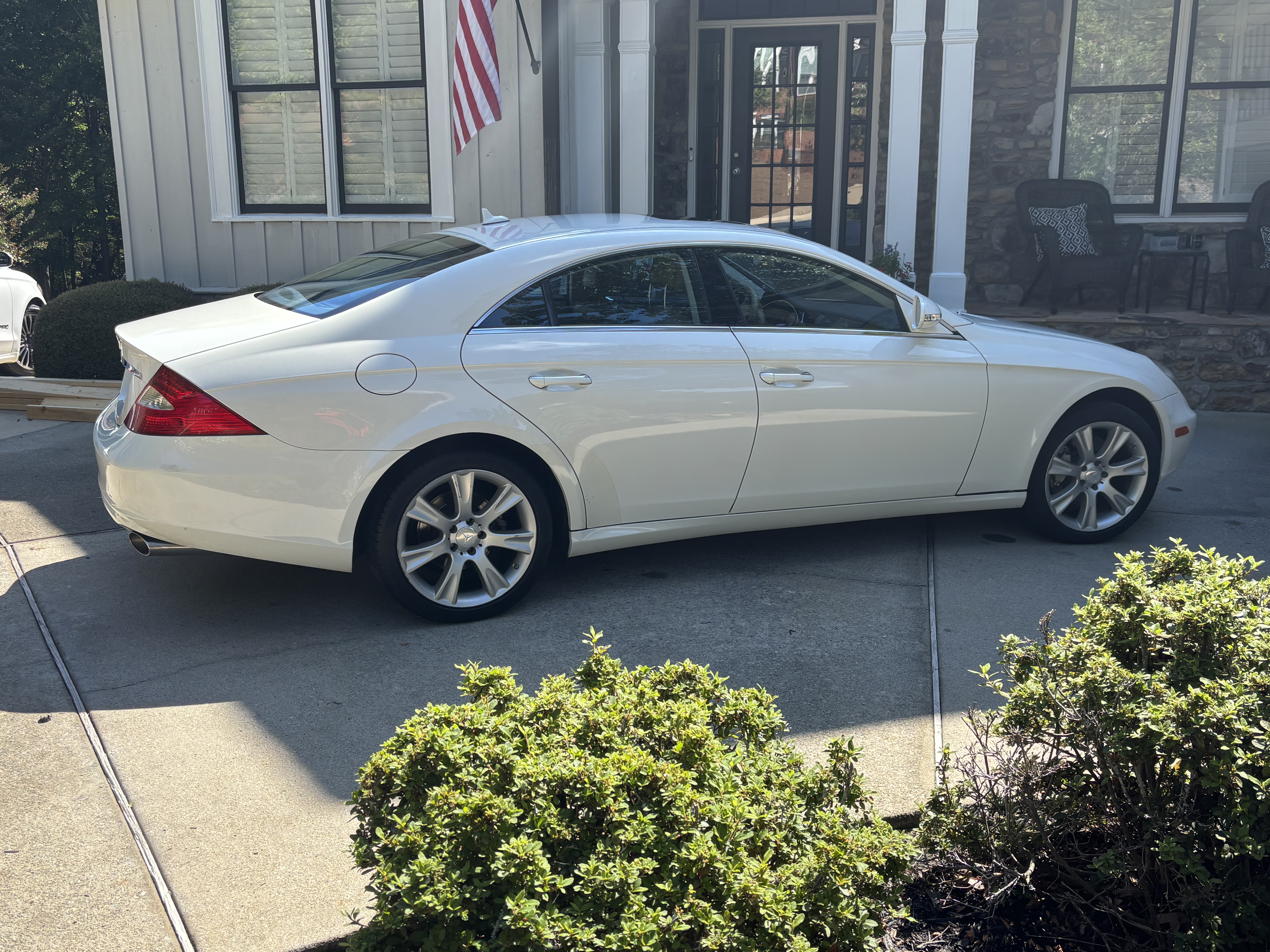 Used 2008 Mercedes-Benz CLS 550 image 1