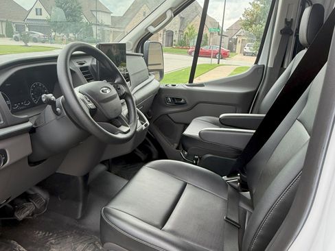 Used 2022 Ford E-Transit 148 High Roof Extended image 15