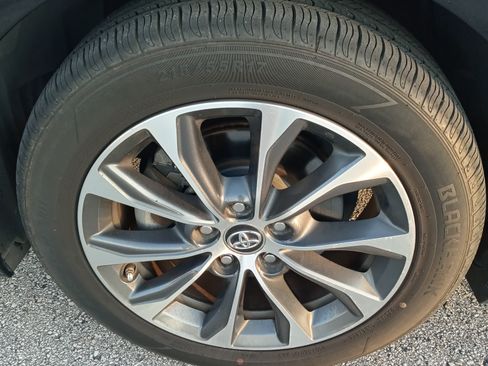 Used 2016 Toyota Avalon XLE Plus image 21