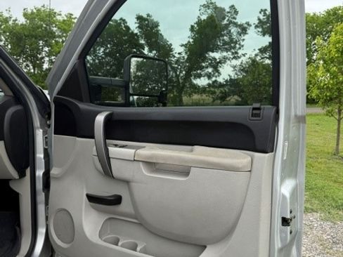 Used 2011 Chevrolet Silverado 2500 LT AWD/4WD image 5