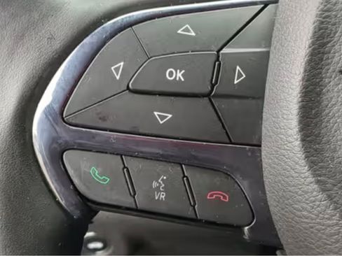 Used 2015 Chrysler 200 S image 5