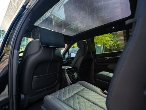 Used 2025 Cadillac Escalade IQ Sport 1 w/ LPO, ONYX Package image 9