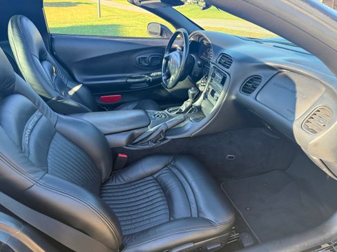Used 2001 Chevrolet Corvette Coupe w/ Preferred Equipment Group2 image 9