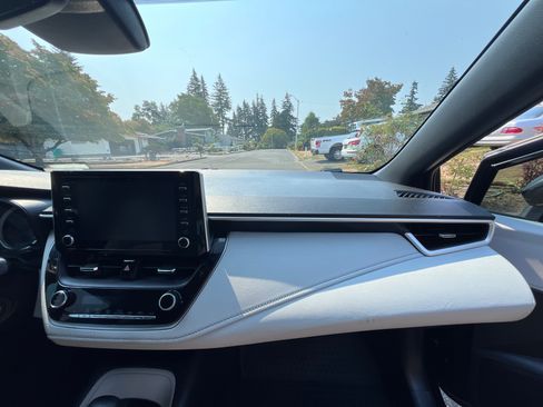 Used 2020 Toyota Corolla SE FWD image 19