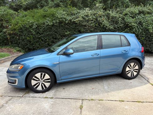 Used 2016 Volkswagen e-Golf SEL Premium FWD image 2
