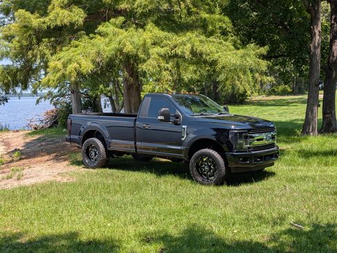 Used 2017 Ford F250 XLT w/ XLT Value Package AWD/4WD image 14
