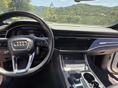 Used 2019 Audi Q8 Premium Plus w/ Premium Plus AWD/4WD image 9