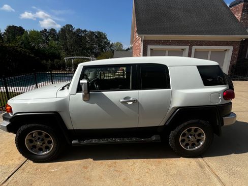 Used 2013 Toyota FJ Cruiser 4WD w/ Convenience Pkg image 1