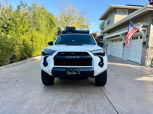 Used 2018 Toyota 4Runner TRD Off-Road Premium image 4