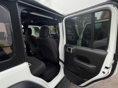 Used 2024 Jeep Wrangler Unlimited Sport AWD/4WD image 12