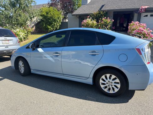 Used 2014 Toyota Prius Prime Advanced FWD image 10